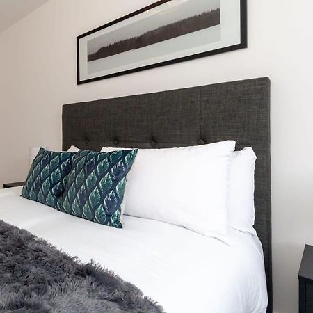 Modern 2 Bedroom Apartment In Wimbledon London Bagian luar foto