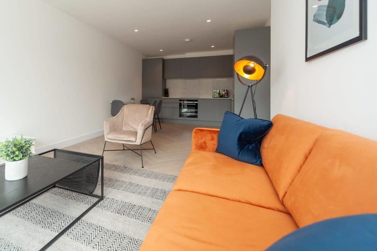 Modern 2 Bedroom Apartment In Wimbledon London Bagian luar foto