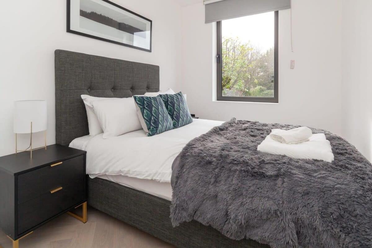 Modern 2 Bedroom Apartment In Wimbledon London Bagian luar foto