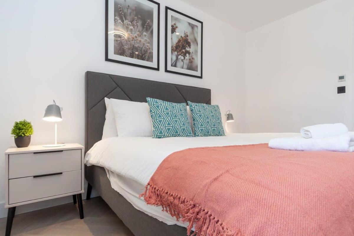 Modern 2 Bedroom Apartment In Wimbledon London Bagian luar foto