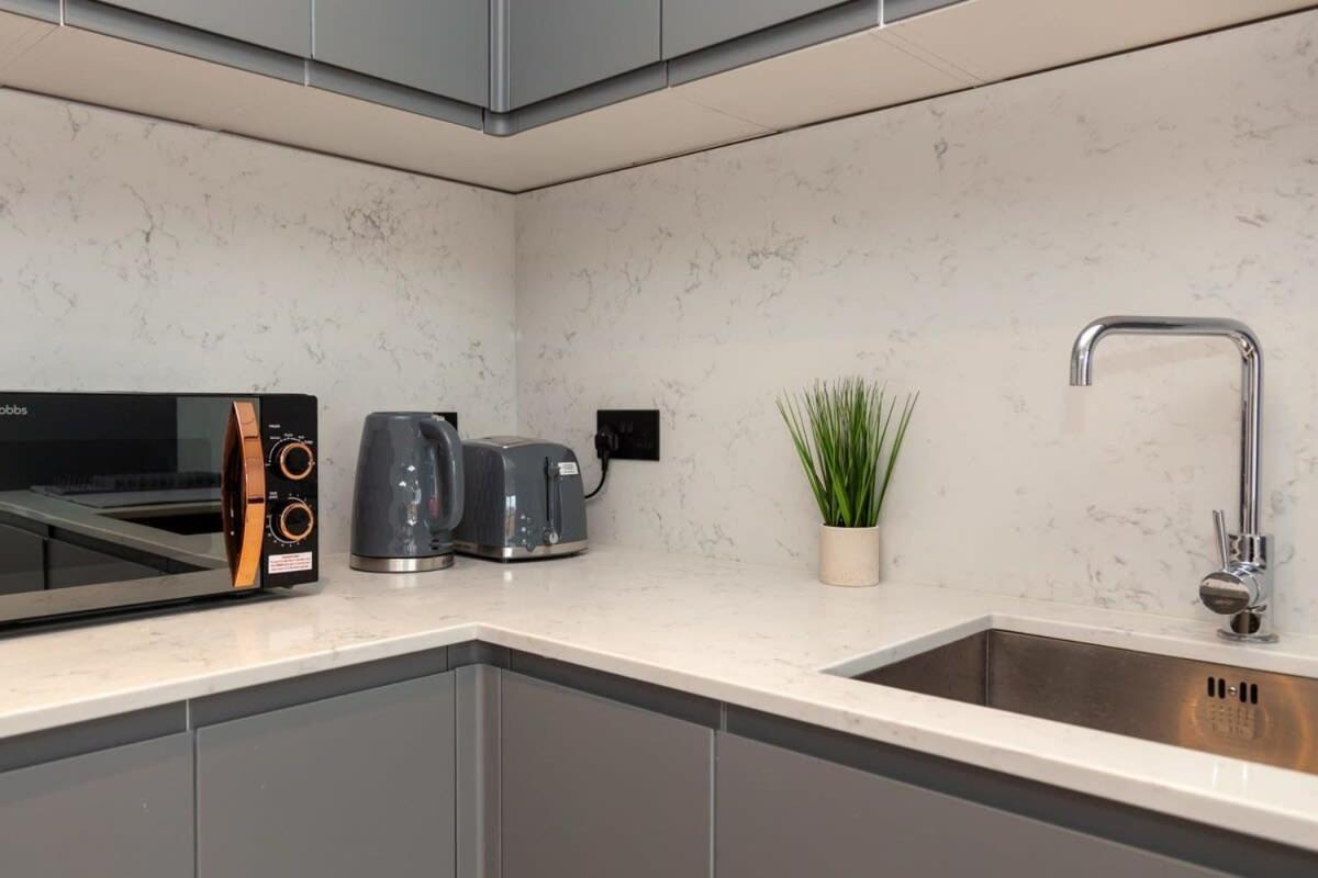Modern 2 Bedroom Apartment In Wimbledon London Bagian luar foto